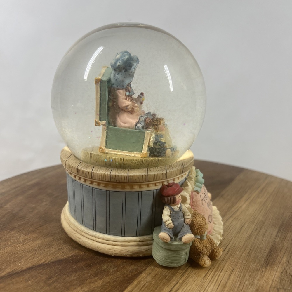 Heart Tugs "Friends Are the Best Collectibles" Musical Snow Globe‎ – Excellent - Picture 3 of 12
